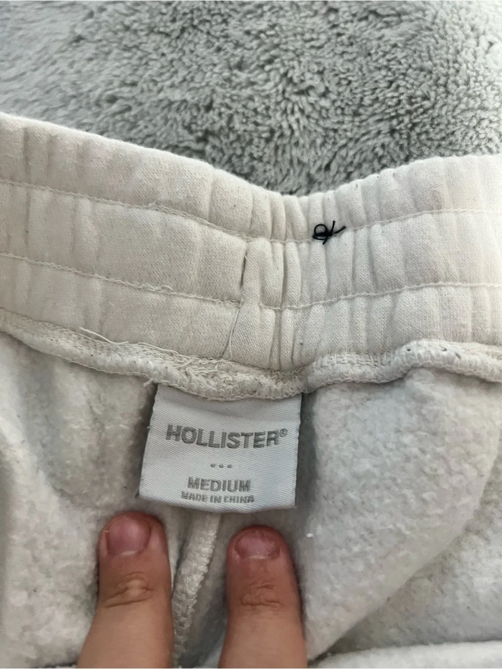 Hollister soft white